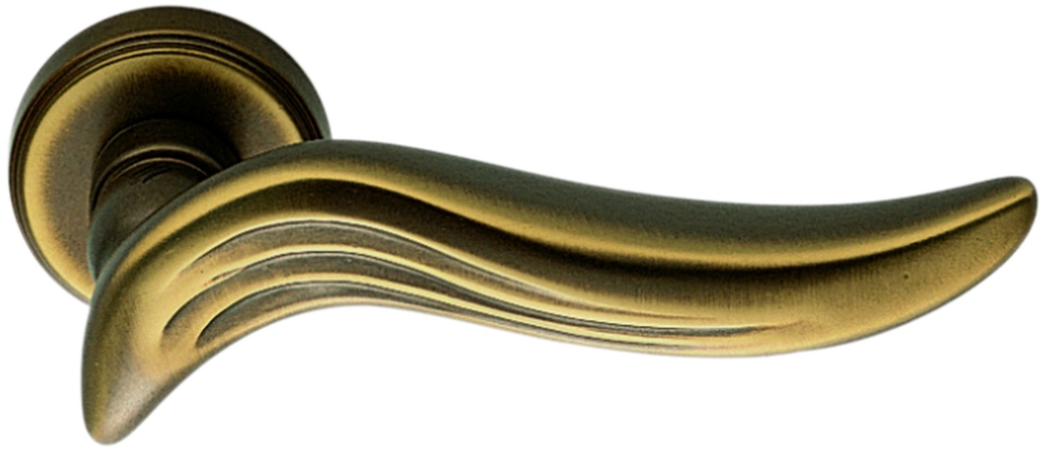 COLOMBO DESIGN -  Maniglia PIUMA coppia con rosette e bocchette ovali foro yale - mat. OTTONE - col. OROPLUS - OTTONE LUCIDO